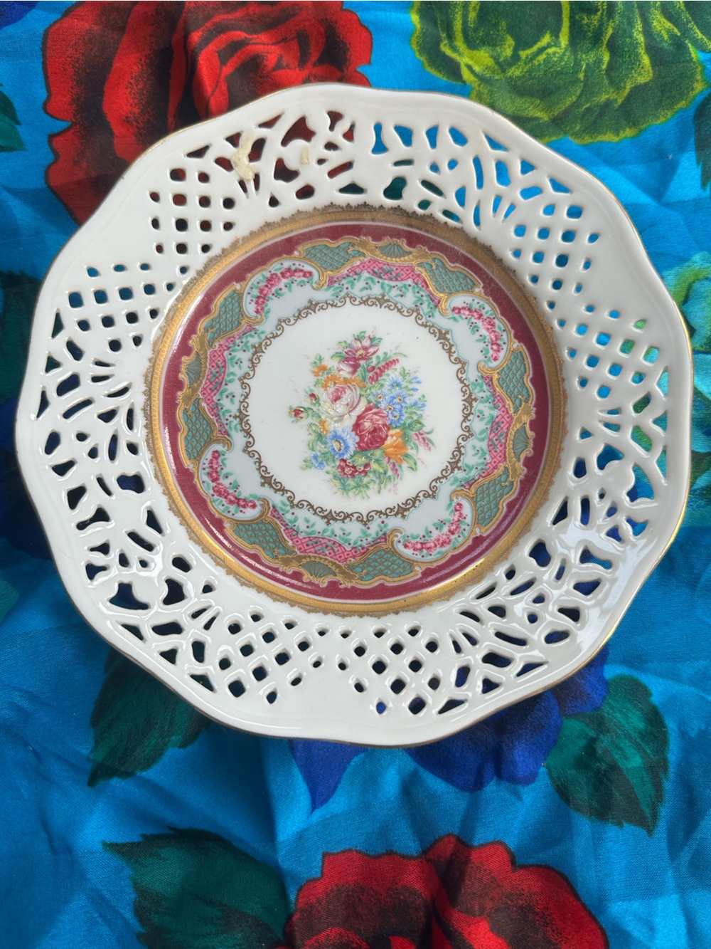 Lattice Plate with Floral Cluster & Gold Trim
